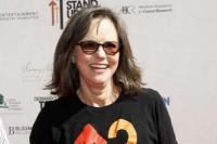 Sally Field leyó un emotivo poema dedicado a los fallecidos por el cáncer